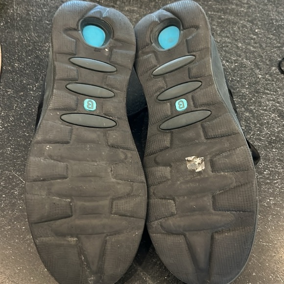 Slip on walking shoes​ - Picture 6 of 8